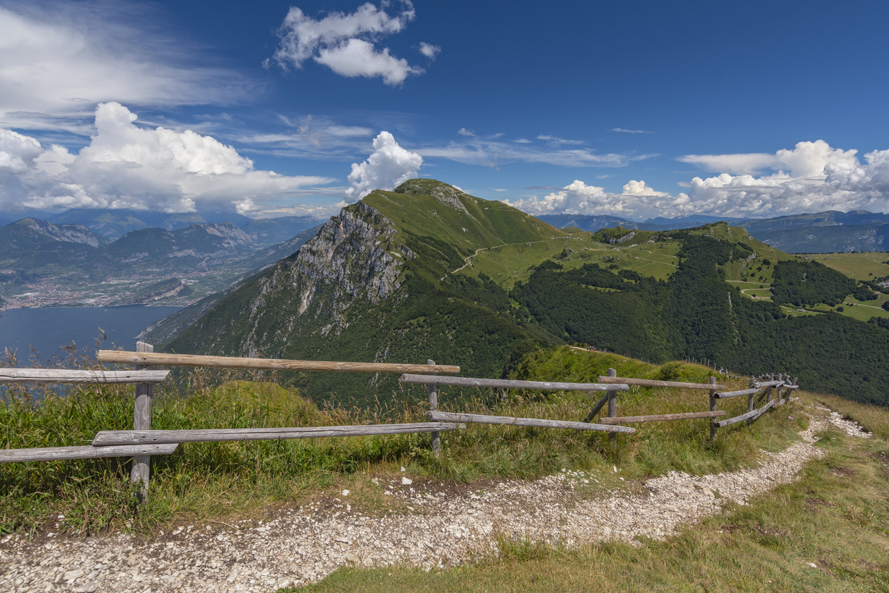 Die besten Gardasee Tipps & Highlights - Blick von der Trail am Monte Baldo Unsere besten Gardasee Tipps und Highlights