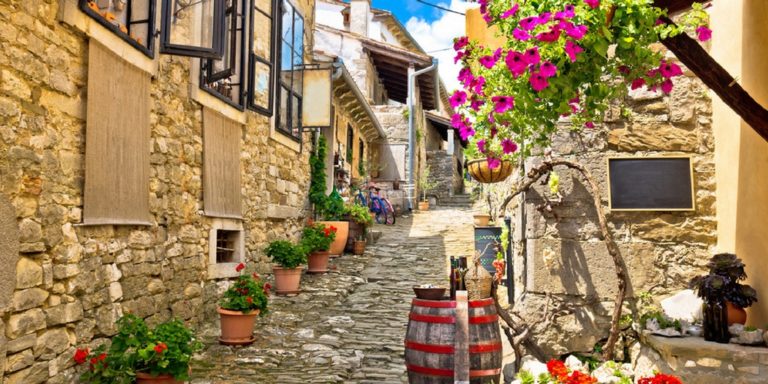 Kleinste Stadt der Welt: 4 Tage Hum in Kroatien mit Flug & Apartment ab 168€ p.P.