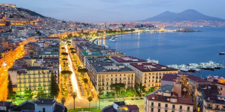 Neapel Kurztrip verlängertes Wochenende (4 Tage) im top Hotel inklusive Frühstück & Flügen für 76€