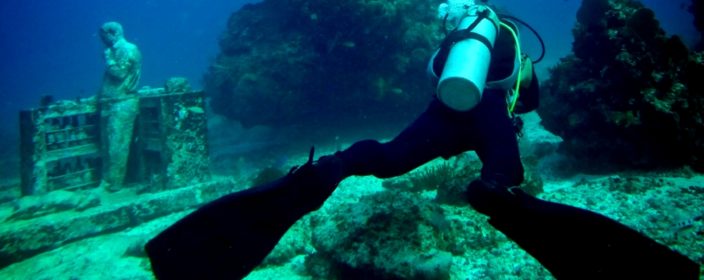 Verrücktes Unterwassermuseum in Cancun Kunst im stetigen Wandel