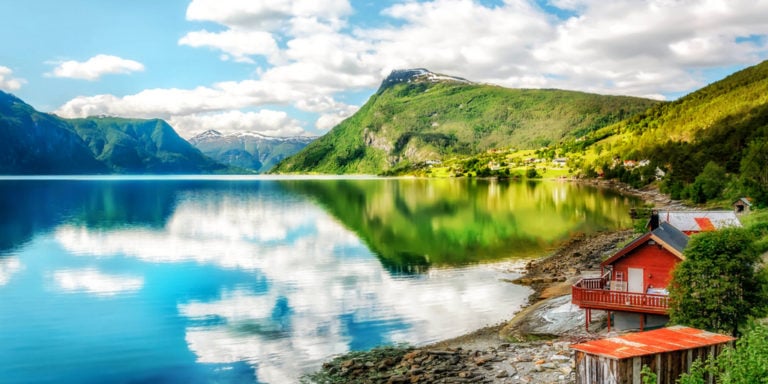 Ferienhaus am Fjord 8 Tage Norwegen im stylischen Ferienhaus mit Whirlpool und Sauna schon für 136€