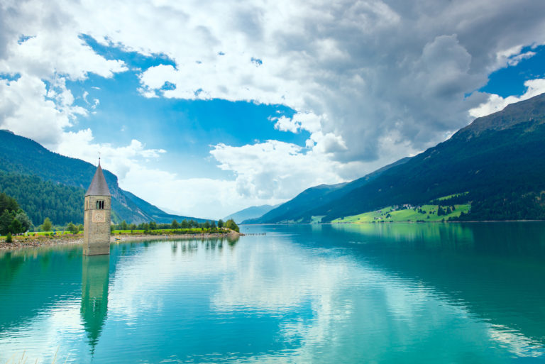 Reschensee Urlaub: 3 Tage Südtirol im 4* Hotel mit HP, Wellness & Extras ab 230€ p.P.