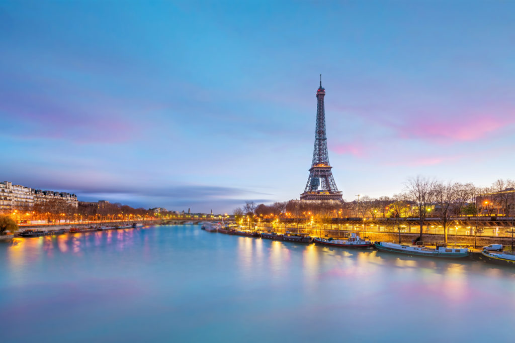 Die Seine bei Nacht in Paris