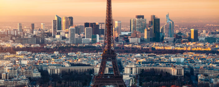 Eiffelturm bei Sonnenuntergang in Paris