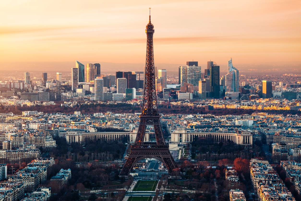 Eiffelturm bei Sonnenuntergang in Paris