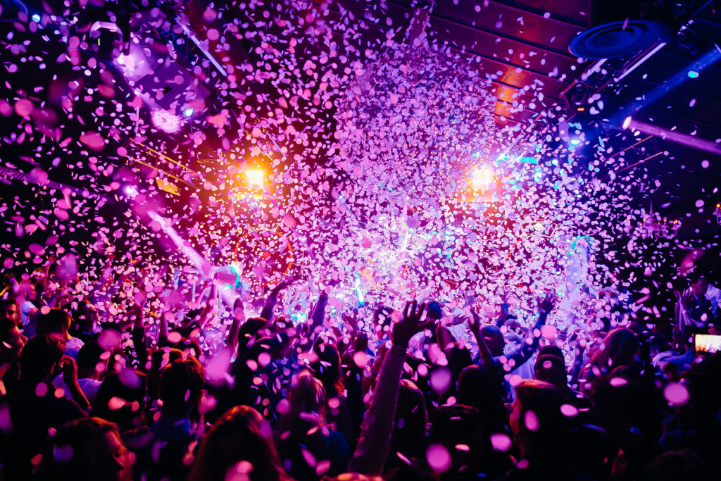 Im Club feiern