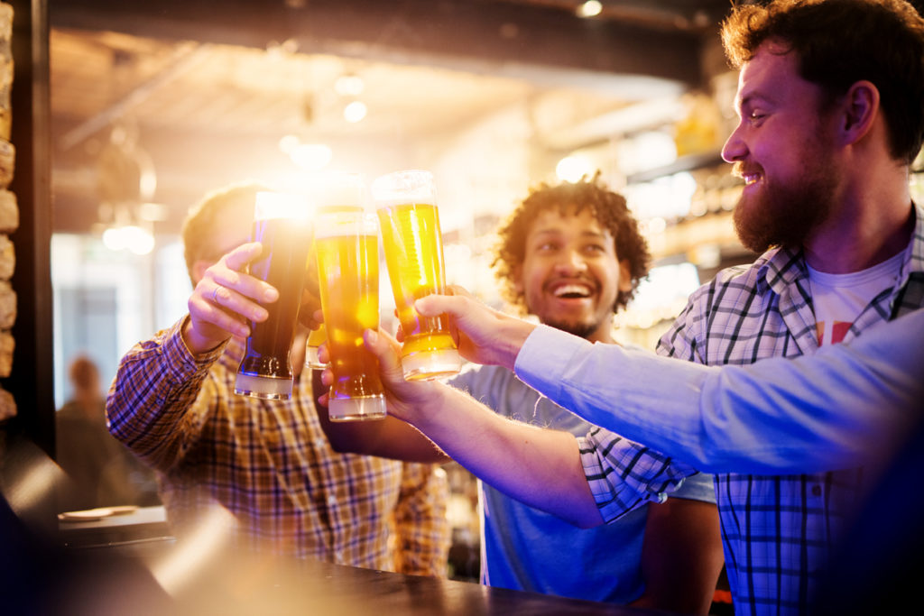 Ausgelassene Stimmung unter Freunden
