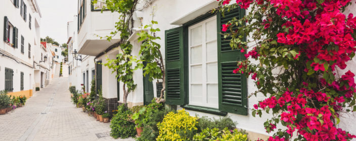 Weiße Straße auf Menorca