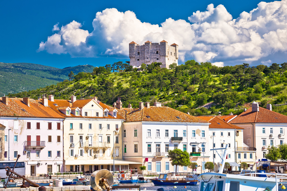 Küstenort Senj in der Kvarner Bucht, Kroatien