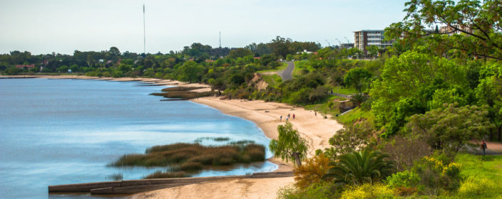 Strand in Colonia del Sacramento in uruguay