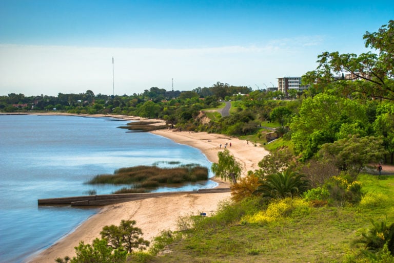 Strand in Colonia del Sacramento in uruguay